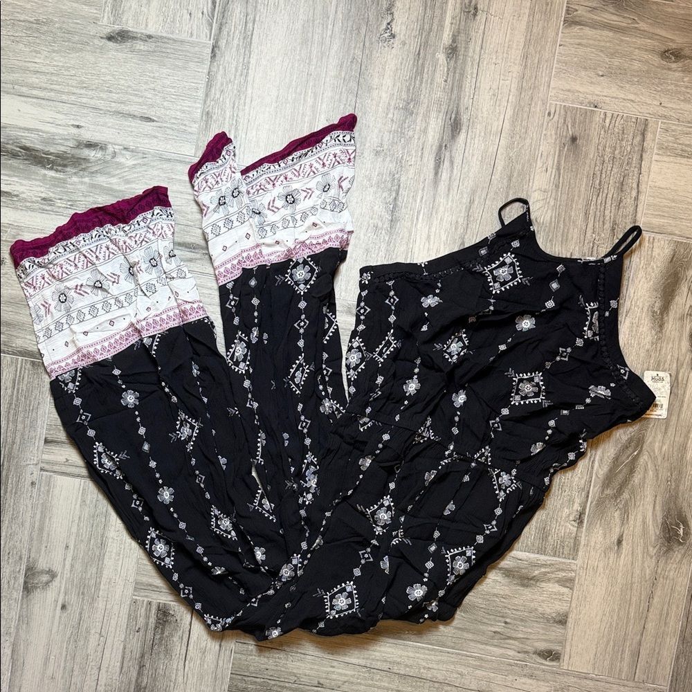 Mudd Black,White & Burgundy Jumpsuit Size Small